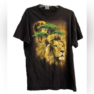Black lion T-Shirt Size: Large